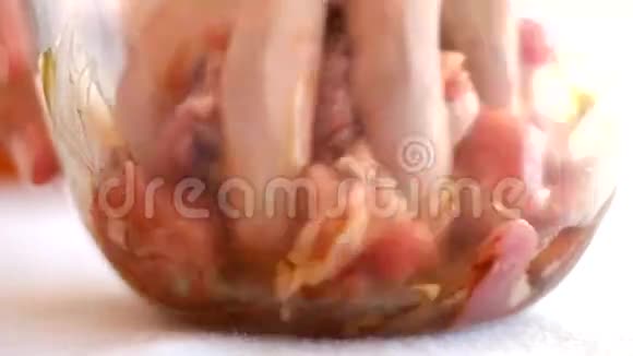 腌制肉做菜视频的预览图