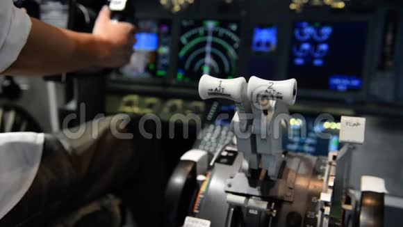 发动机控制起飞的导推推力杆手柄视频的预览图