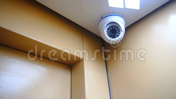 电梯内安装监控摄像头视频的预览图