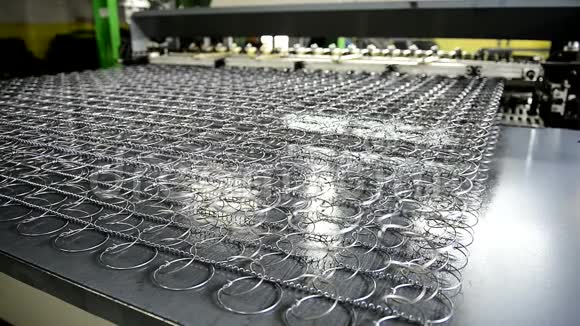 机织线床垫在工厂生产视频的预览图