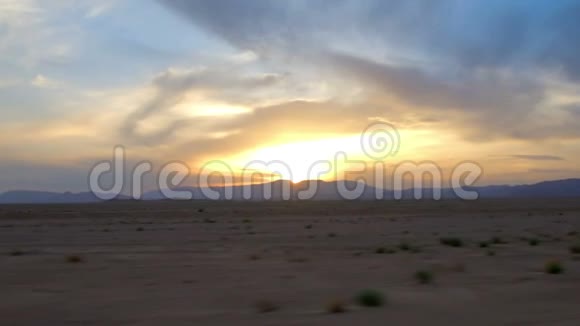 沙漠荒野的日落视频的预览图