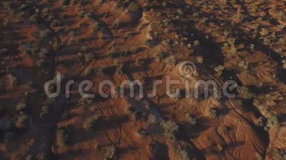 落基沙漠景观空中视频的预览图