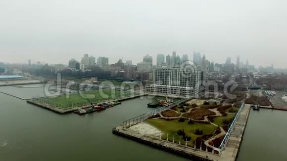 布鲁克林岛足球场和公园的空中射击视频的预览图