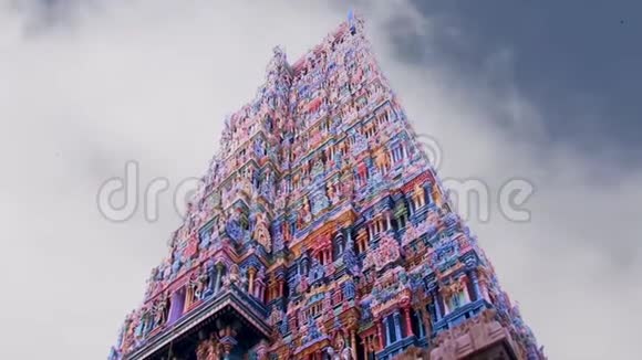 印度教寺庙云移动背景在印度视频的预览图