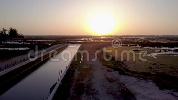 日落时的里贝拉多加戈空中景色视频的预览图