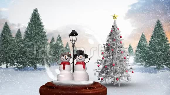 神奇森林中雪球雪人情侣可爱的圣诞动画视频的预览图