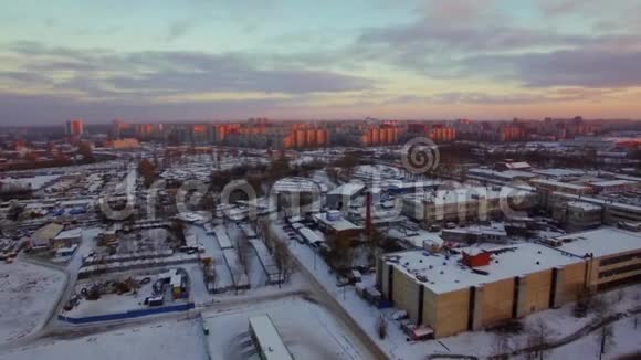俄罗斯圣彼得堡清晨的空中冬季景象视频的预览图