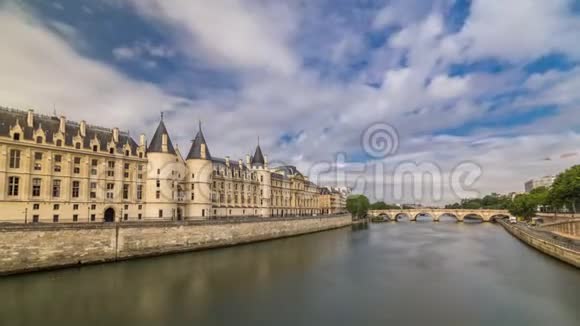 城堡Conciergerie时间推移超移前皇宫和监狱巴黎法国视频的预览图