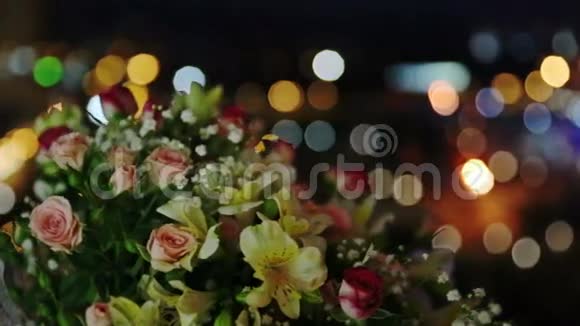 夜晚的花束视频的预览图