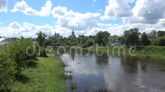 鲍里索格列布斯基修道院的景色夏日的云彩俄罗斯特维尔地区托日克视频的预览图