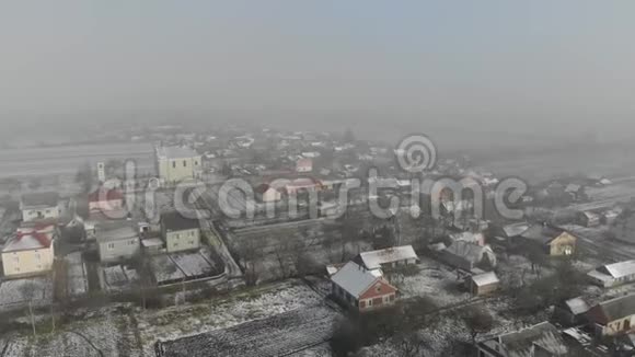 乌克兰村庄的空中景色冬季视频的预览图