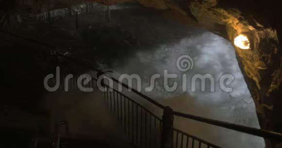 罗什哈尼克拉的海洞涨潮低潮视频的预览图