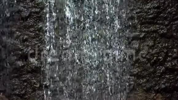 大自然中的瀑布和岩石视频的预览图