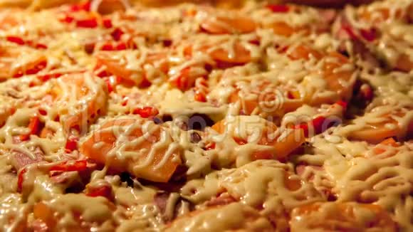 烤箱里的披萨4k时间推移自制面包店概念视频的预览图