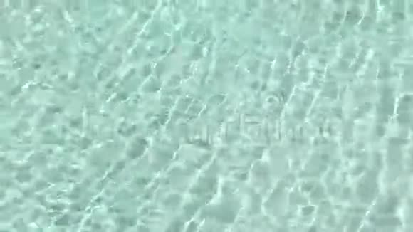 一个干净的游泳池的水反射水引起的分辨率视频的预览图