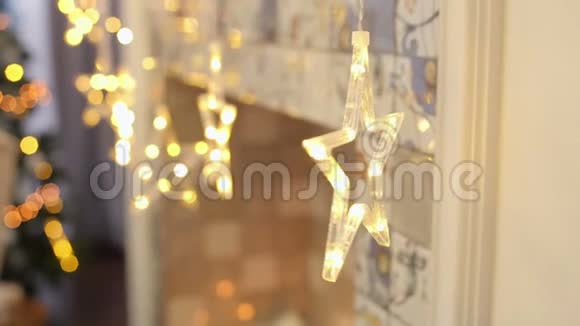 在圣诞装饰中闪烁的星星博克视频的预览图