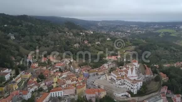 美丽的景色从上面的辛特拉葡萄牙辛特拉国宫顶部视图视频的预览图