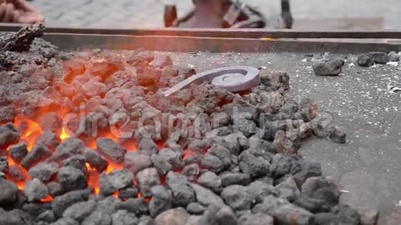 火堆里的煤视频的预览图