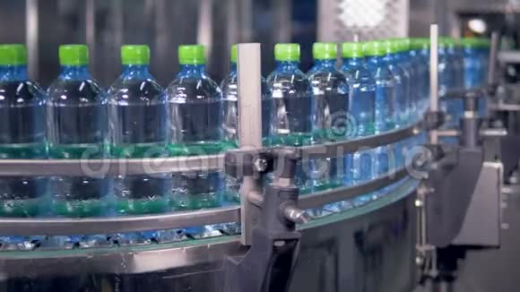 稳动生产线的水瓶视频的预览图