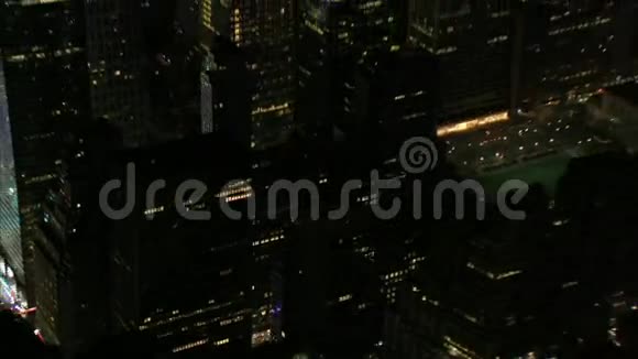 帝国大厦夜间空中翻盘广场视频的预览图