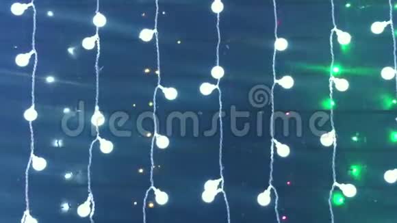 照明圣诞树花环有发光闪光的风景动态运动镜头假日电影视频的预览图