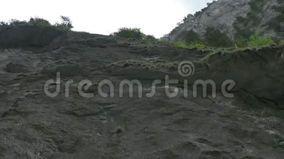 陡峭的悬崖壁视频的预览图