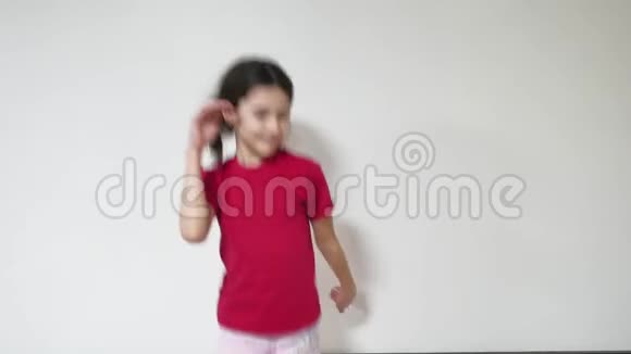 女孩子跳嘻哈舞女孩子舞室内舞视频的预览图