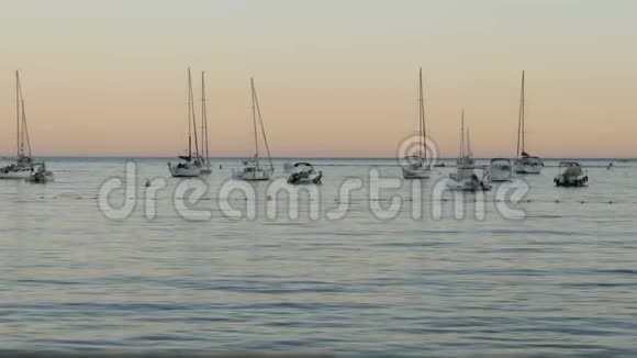 晚上在地中海的游艇4K视频的预览图