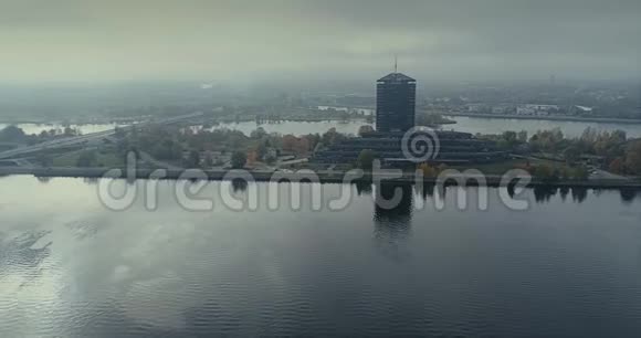 里加市旧唐镇秋机飞行电视塔桥视频的预览图
