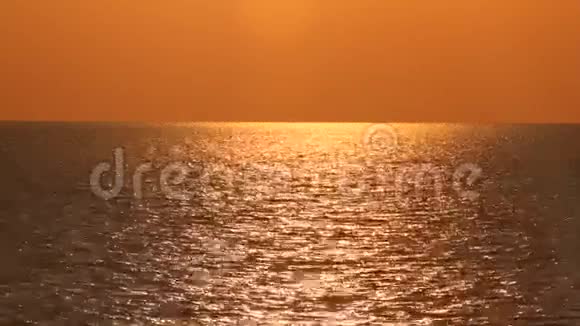 海上金色日落视频的预览图