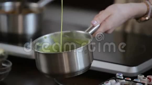 烹饪开心果膏视频的预览图
