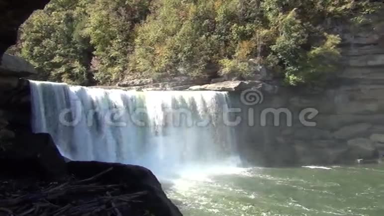 坎伯兰瀑布视频的预览图