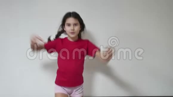 女生跳嘻哈舞女生舞室内舞视频的预览图