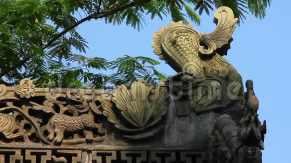中国寺庙的传统屋顶视频的预览图