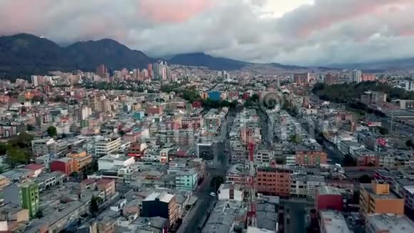 鸟瞰哥伦比亚波哥大视频的预览图