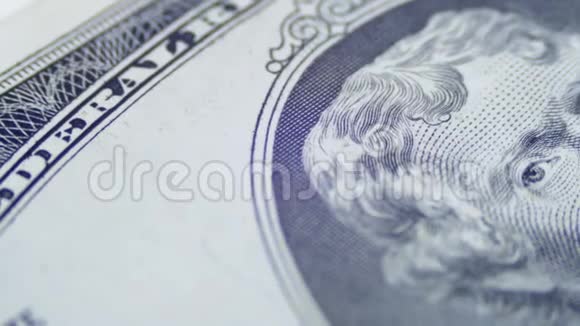 托马斯杰斐逊的脸在两美元钞票上缓慢旋转视频的预览图