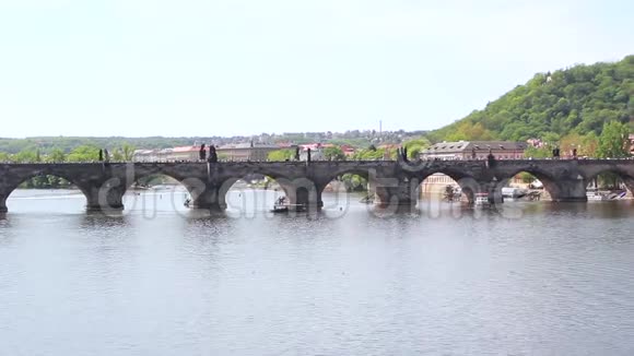 捷克共和国布拉格的查尔斯桥视频的预览图