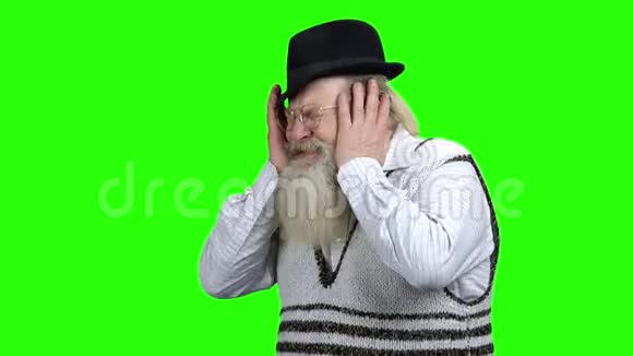 绿色屏幕上的绝望老人视频的预览图