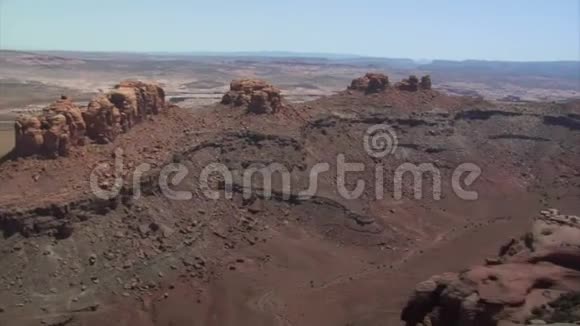 红岩沙漠巴特和鼠尾草沙漠的空中拍摄视频的预览图