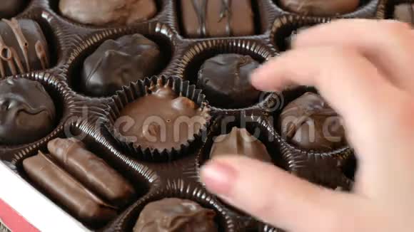 吃巧克力糖果视频的预览图