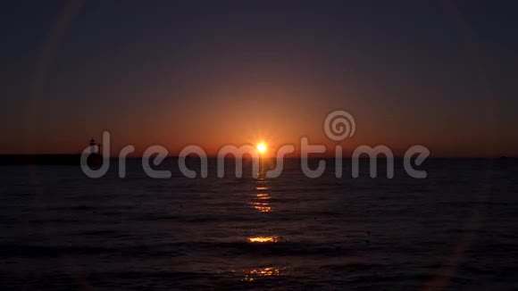 随着太阳的升起景观海洋视频的预览图