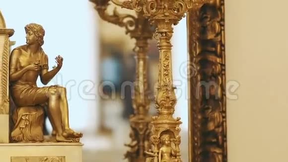金色烛台艺术复古风格老式的金锁视频的预览图