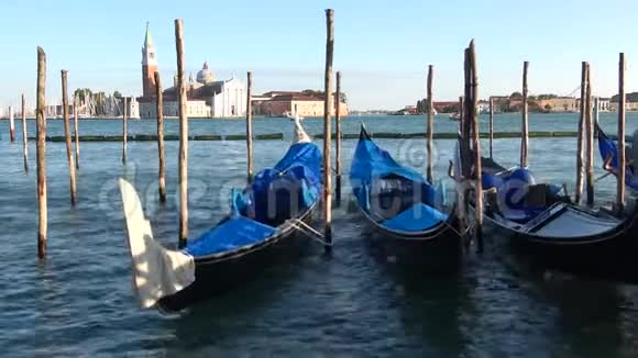 在圣马可湾的水上荡秋千意大利威尼斯视频的预览图