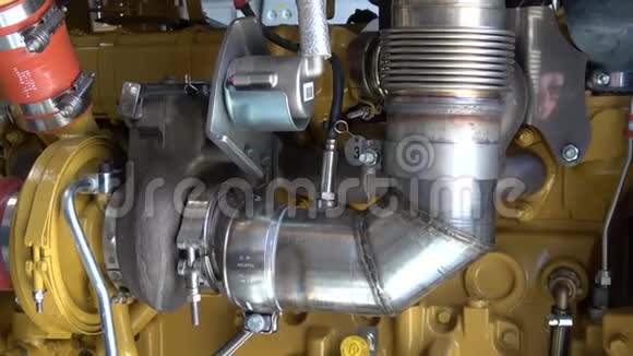 柴油机中的现代涡轮增压器视频的预览图