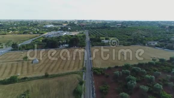 铁路在野外Drone4k飞行视频的预览图