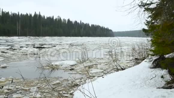 波科拉河在冻结和解冻时视频的预览图