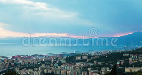 意大利热那瓦市日落时分全景视频的预览图