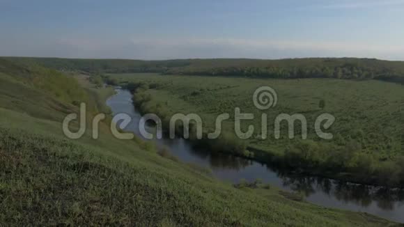 河的全景视频的预览图