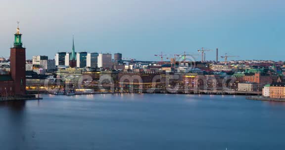 斯德哥尔摩时光流逝日落后的老城区市政厅视频的预览图