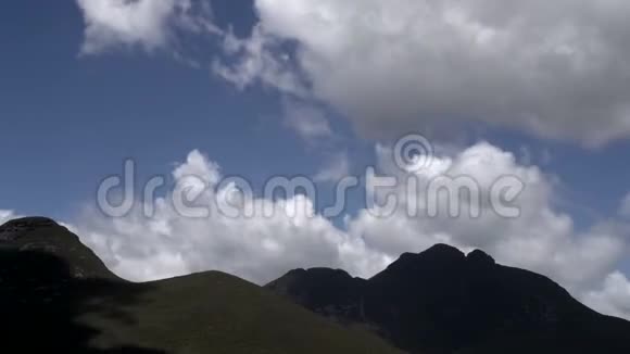 西澳大利亚州斯特林山脉的云影时间流逝视频的预览图